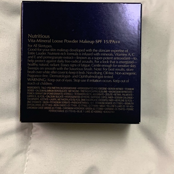 Estée Lauder Nutritious Powder Radiant Pink - Picture 3 of 3